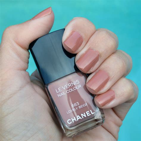 chanel vernis resplendissant|chanel lovely beige nail polish.